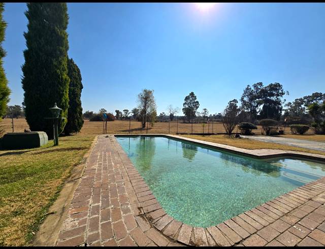19,348M² SMALLHOLDING FOR SALE IN DE DEUR